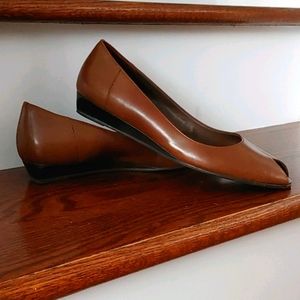 Naturalizer Sommer leather peep toe flats size 9